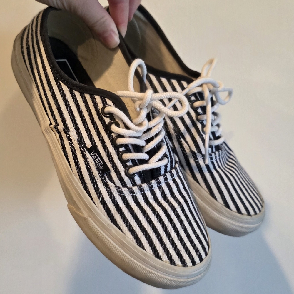 Vans Black and White Faded Stripe Sneakers Womens Size 6 mens 4.5 RARE
